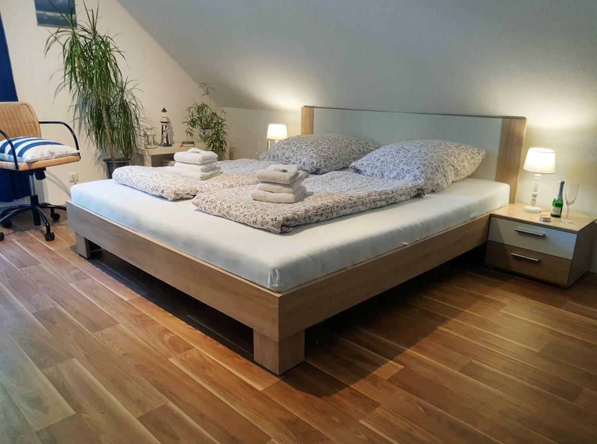 Charmante Ferienwohnung 3 Zimmer Kueche Bad Zentrale Lage Hagen im Bremischen Esterno foto